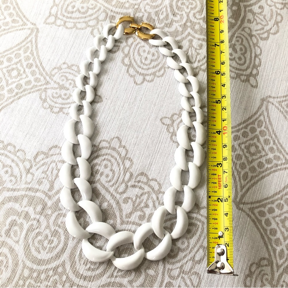 NAPIER VTG White Enamel Metal w/ gold tone clasp Chunky Curb Chain 16” Necklace - Picture 4 of 6
